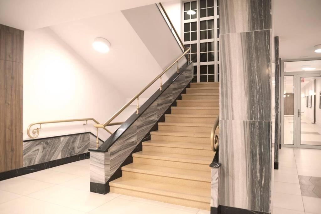 Elegant Apartment In The City Center 브로츠와프 외부 사진